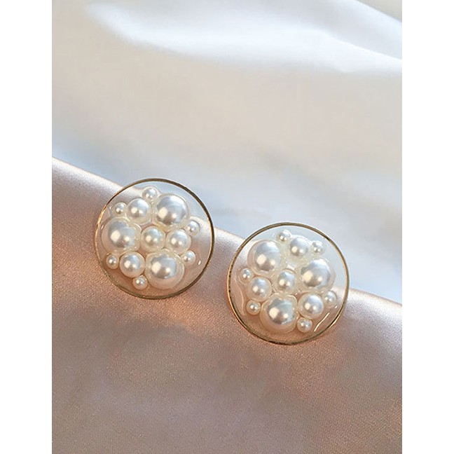 LRC Anting Tusuk Fashion White Artificial pearl Geometric Round Earrings D34708