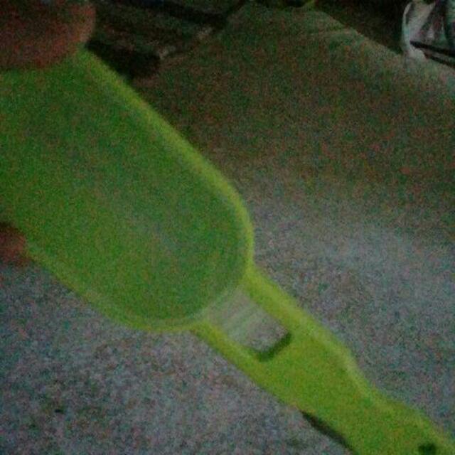 Pembersih Sisik Ikan Stainless Anti Muncrat