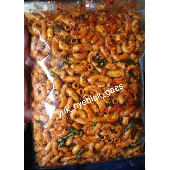 

Macaroni kriuk pedas daun jeruk ISI 1kg