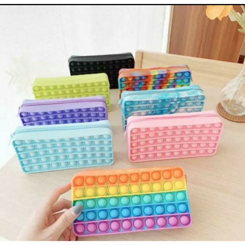 

Kotak Pensil Pop It Pelangi
