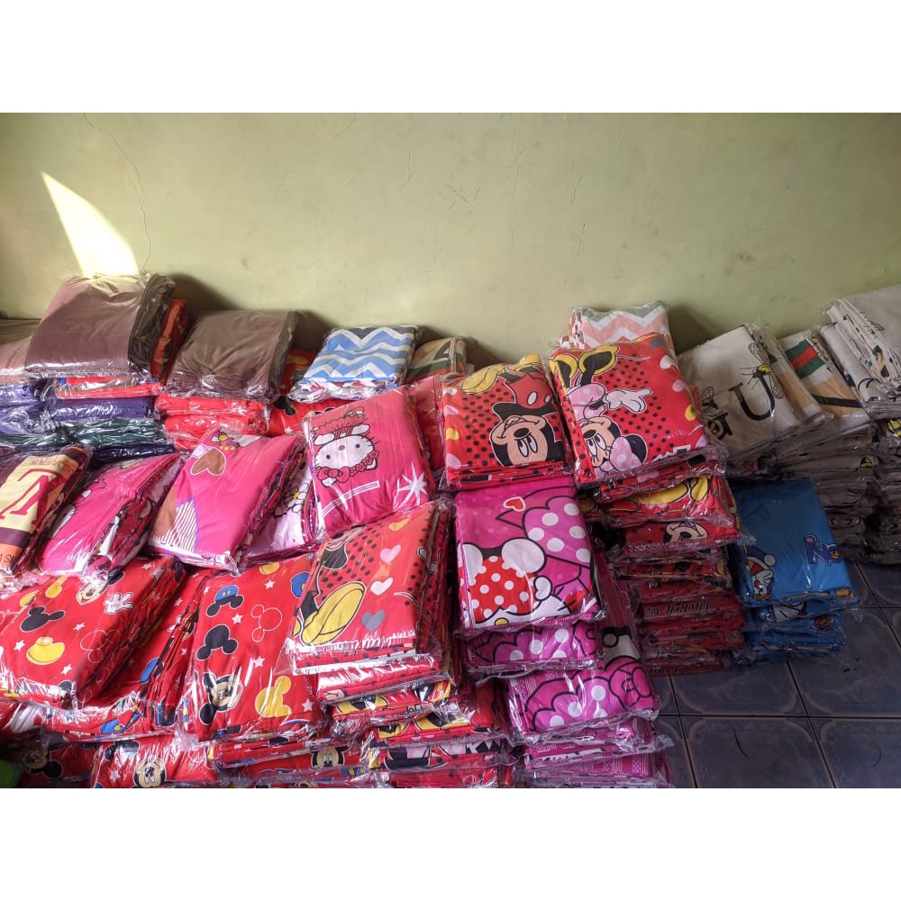 Sarung Bantal Karakter Doreamon Hello Kitty Keropi Motif Bunga Shabby Batik 43x60
