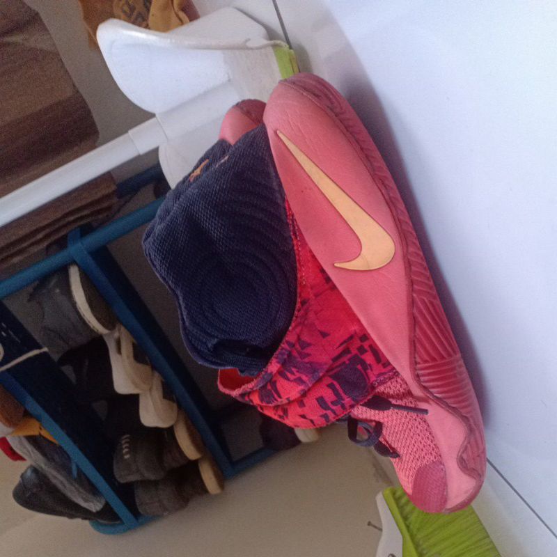 sepatu basket Nike Jordan