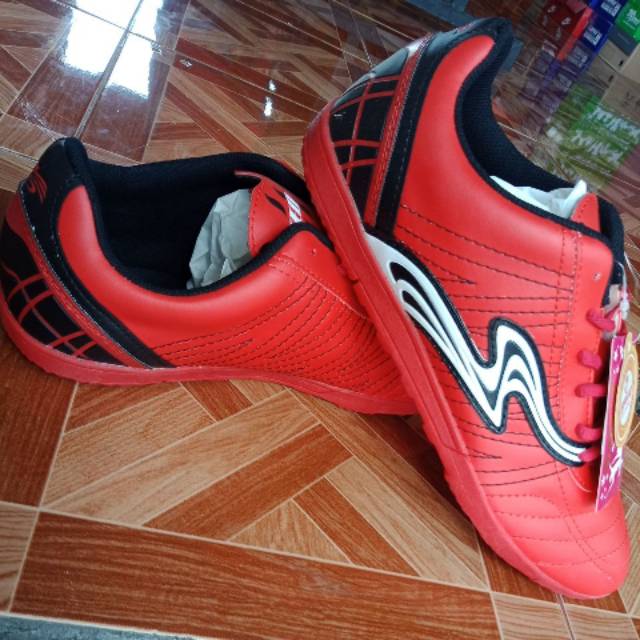 Spatu futsal spead