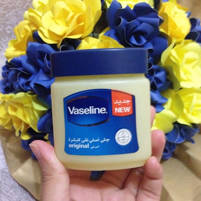Vaseline petroleum jelly