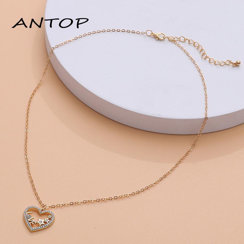 Kalung Rantai Dengan Liontin Bulan / Bintang / Kupu-Kupu / Tulisan LOVE Untuk Wanita