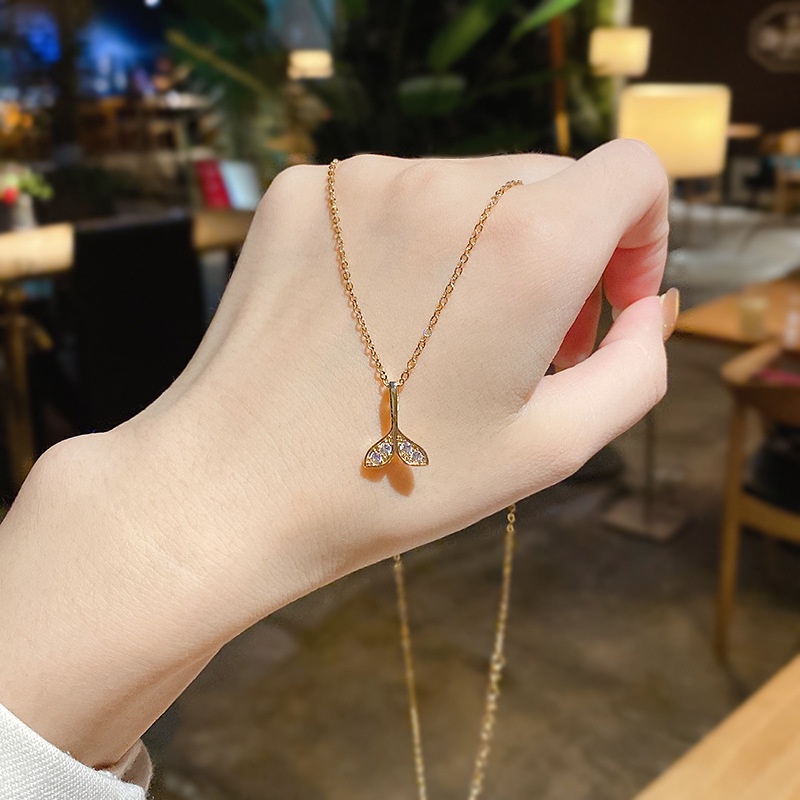 Kalung Liontin Bentuk Hati Bunga Matahari Kupu-Kupu Bahan Titanium steel Warna rose gold Gaya Retro Untuk Wanita