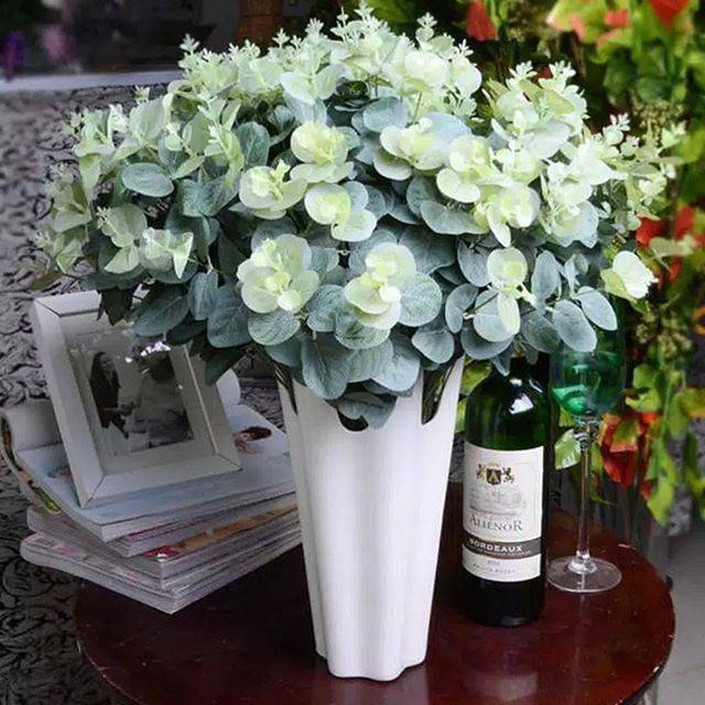 Daun Eucalyptus / eucalyptus
Gradasi / eucalyptus
artificial
/ eucalyptus palsu