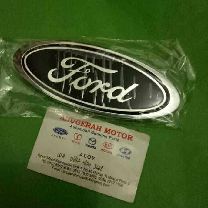 logo emblem ford fiesta depan