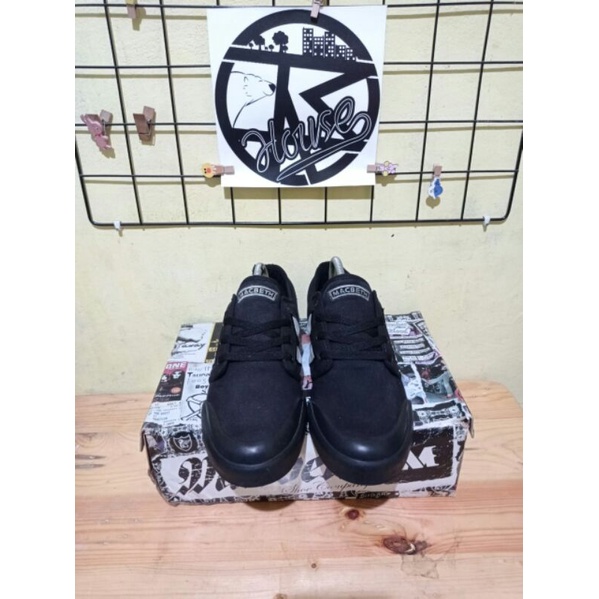 Macbeth Wallister BC