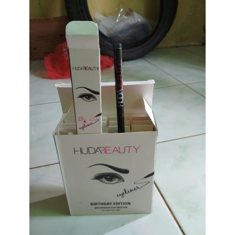 eyeliner spidol Huda beauty