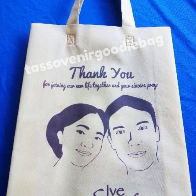 

Sablon tas goodiebag uk 38x45x11 cm berbahan spunbond pegangan tali