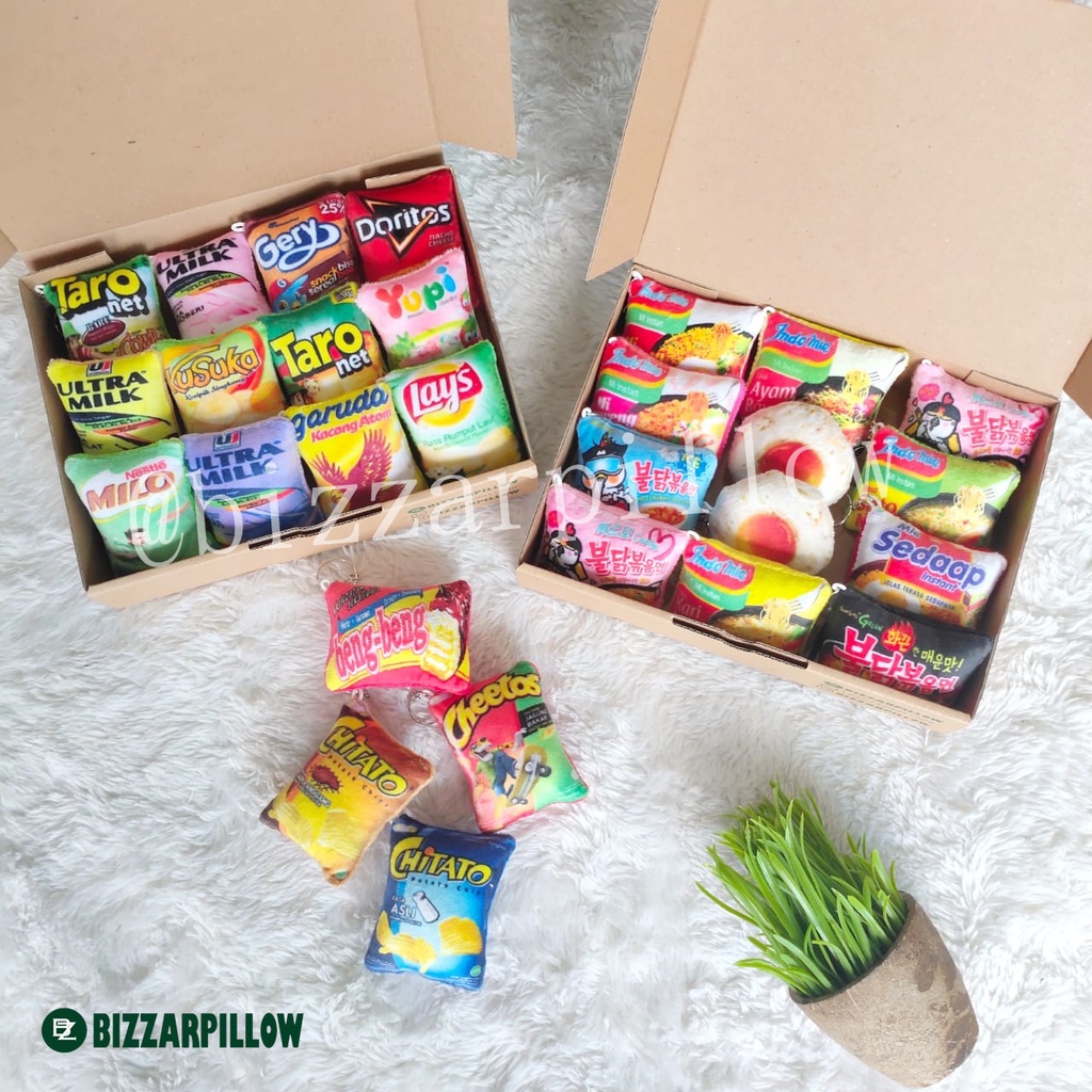 Bizzarpillow PAKET HAMPERS / SOUVENIR / HADIAH GANTUNGAN KUNCI SNACK BZ203