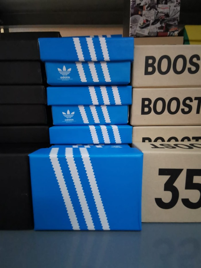 SNEAKERS BOX ADIDAS BLUE SNEAKERS KEYCHAIN MINIATUR