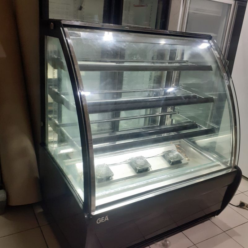 Cake Showcase Pemajang Kue Bekas Bergaransi