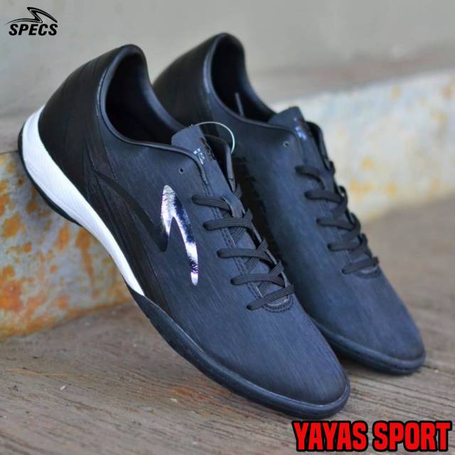 SEPATU FUTSAL SPECS LIGHTSPEED 20 IN TRIPLE BLACK