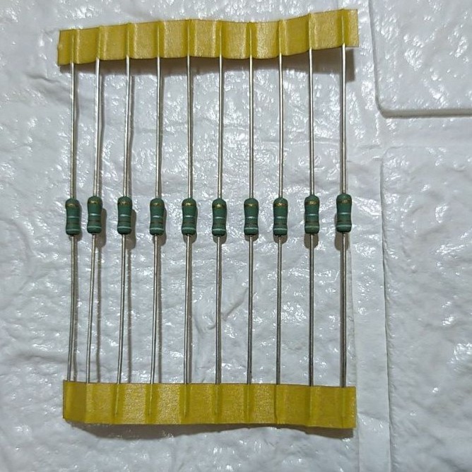 Resistor metal film 1%  1/4 watt per 10pcs