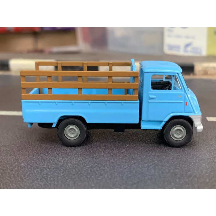 Tomica Limited Vintage LV-72b Toyoace Livestock Transporter ( Pig )