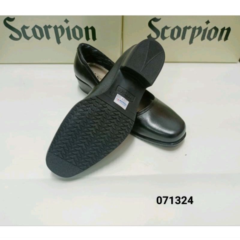 Sepatu Kulit Wanita Scorpion 071257 Hitam