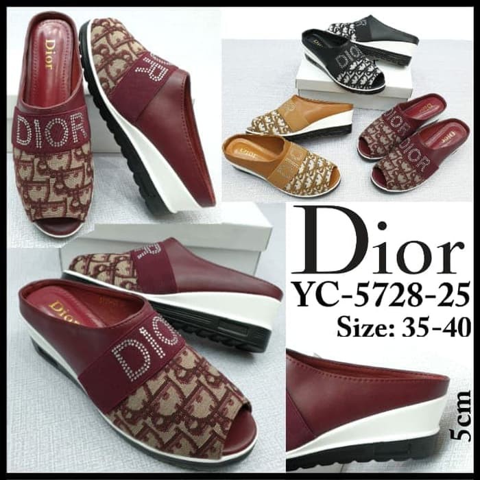 KUALITAS BAGUS SENDAL DIOR PRINT LOGO AND CRYSTAL MULES OPEN TOE WEDGE 5CM KEBURU HABIS..