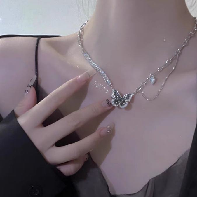 YEEZII Butterfly Kalung Choker Rantai Klavikula Desain Kupu-Kupu Aksen Kristal Warna Silver Untuk Wanita