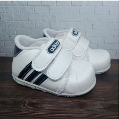 sepatu bayi sneakers