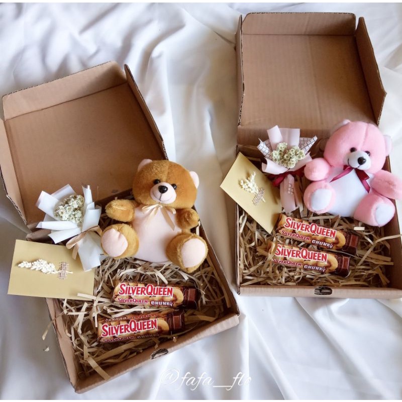 

hampers / box hampers / hampers boneka / kado / hadiah / kotak kado / hampers coklat
