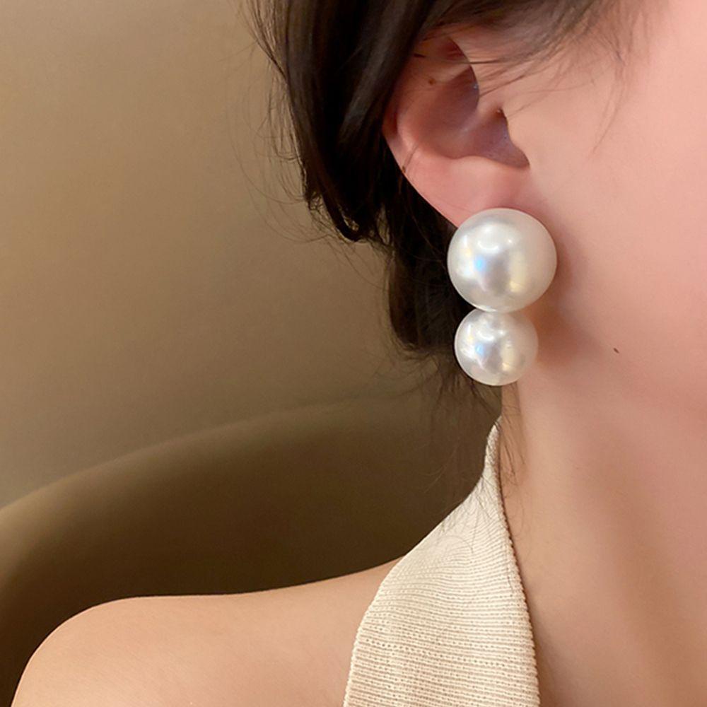 MXBEAUTY Anting Pejantan Mutiara Besar Kepribadian Pesta Sederhana Gaya Hiperbol Geometris Lady Anting Korea