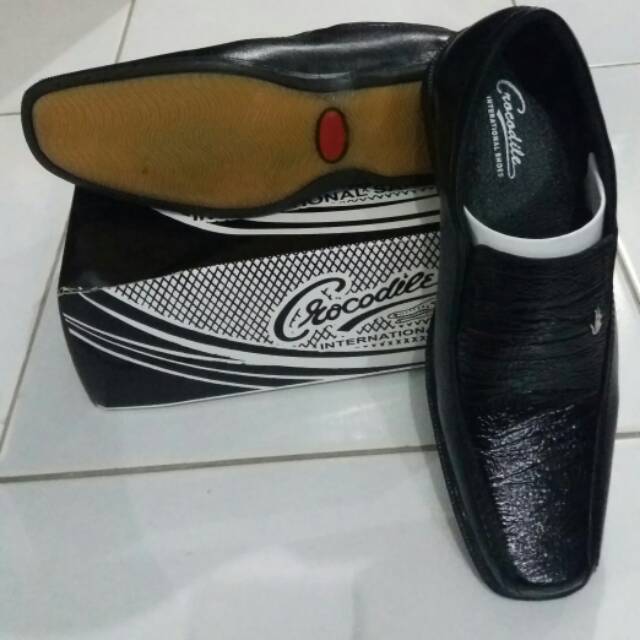 SEPATU PANTOFEL PRIA MERK CROCODILE ASLI KULIT