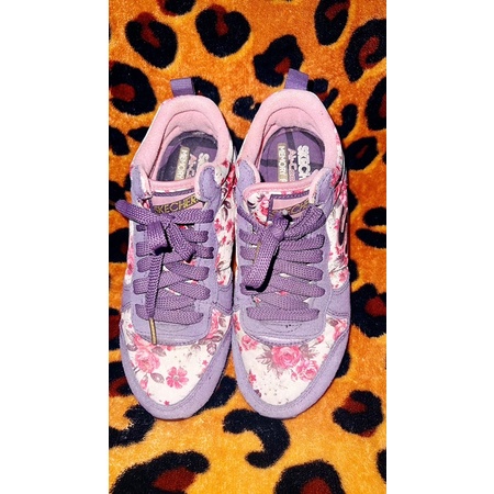 sepatu sport skechers