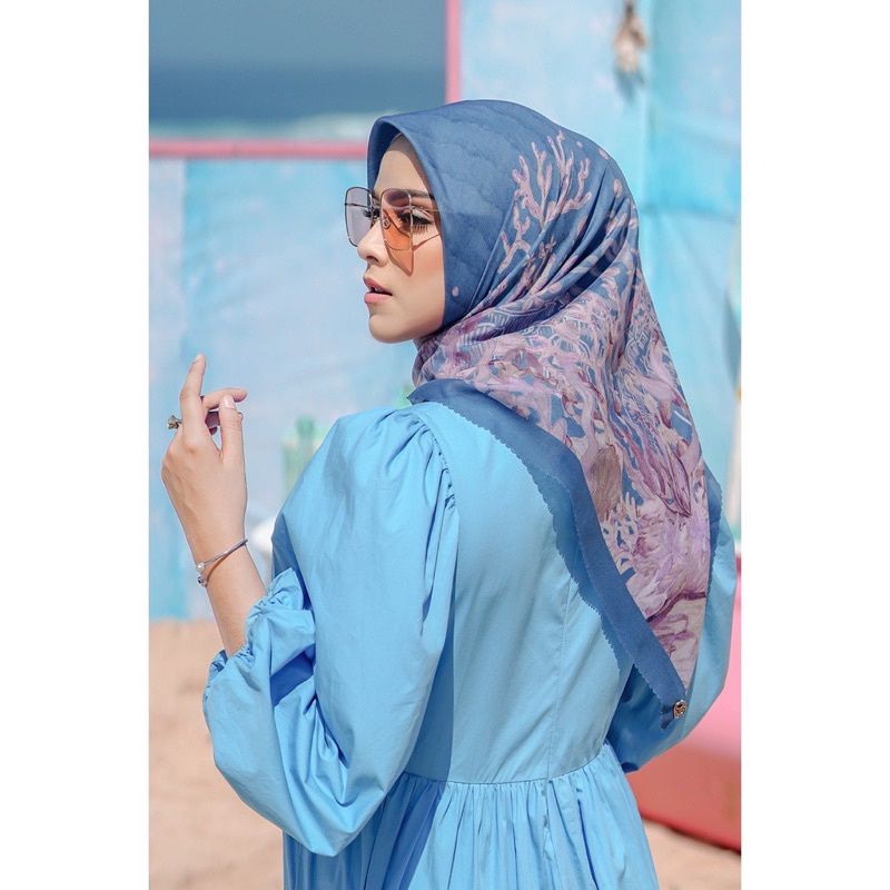 Buttonscarves disney tea rose marine preloved