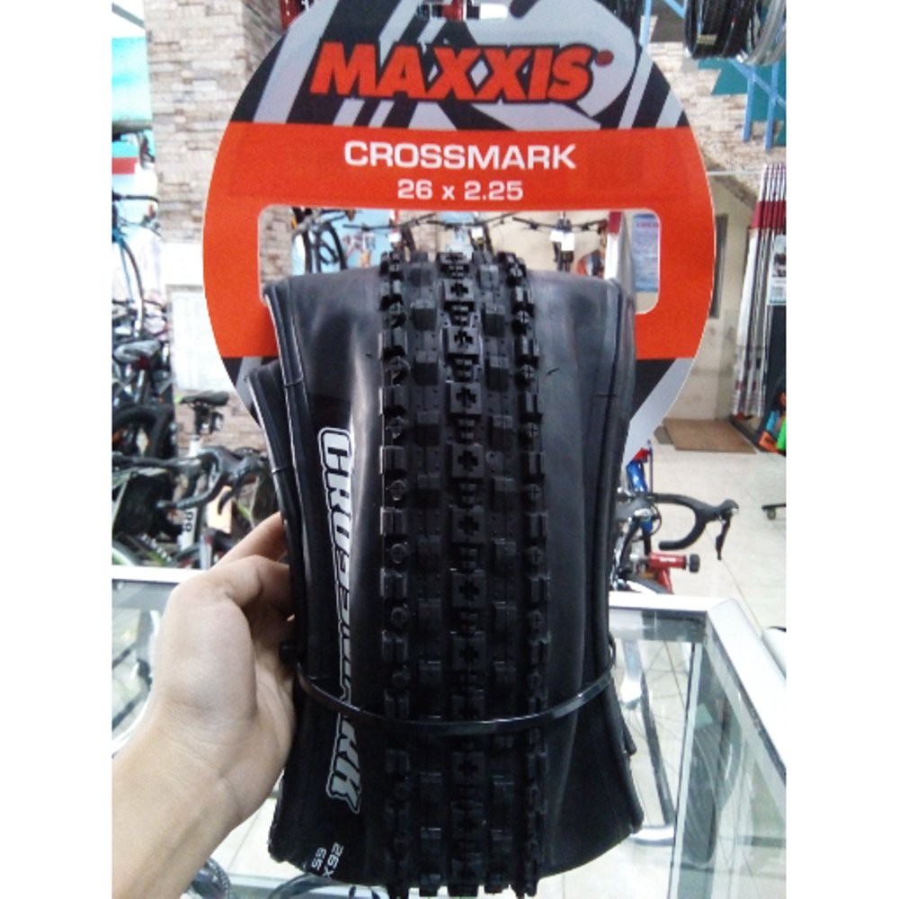 maxxis crossmark 26 x 2.25