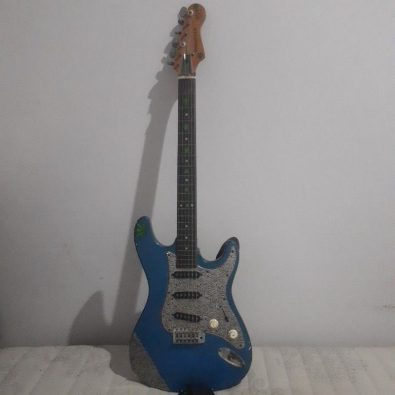 Gitar listrik/elektrik Yamaha. LK 054