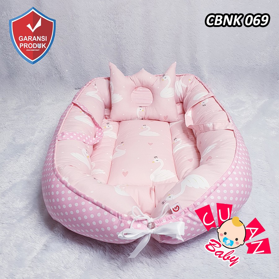 KASUR BAYI KELAMBU MODEL PERAHU MOTIF SWAN PINK CBNK 069