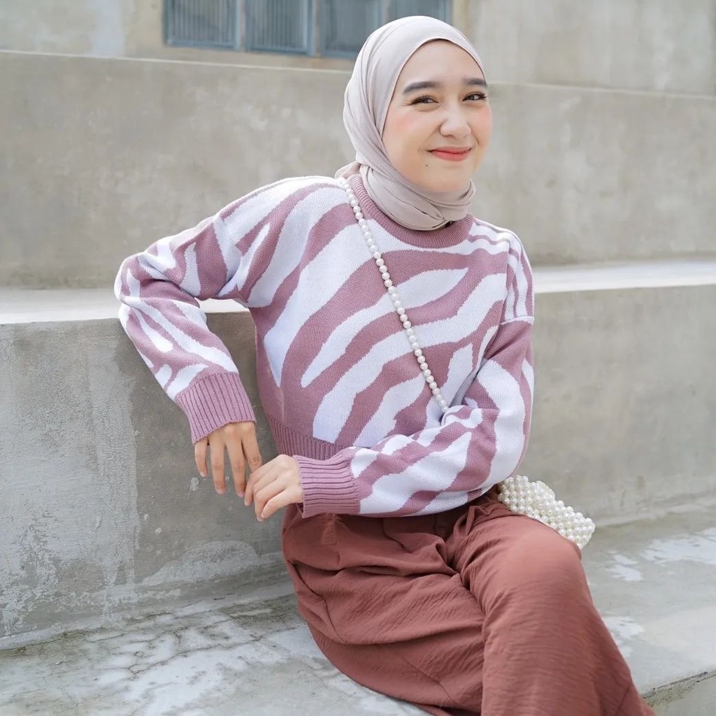 Sweater Cardigan Rajut Arabele Crop Blouse - Premium Motif Zebra | Dhea Fashion