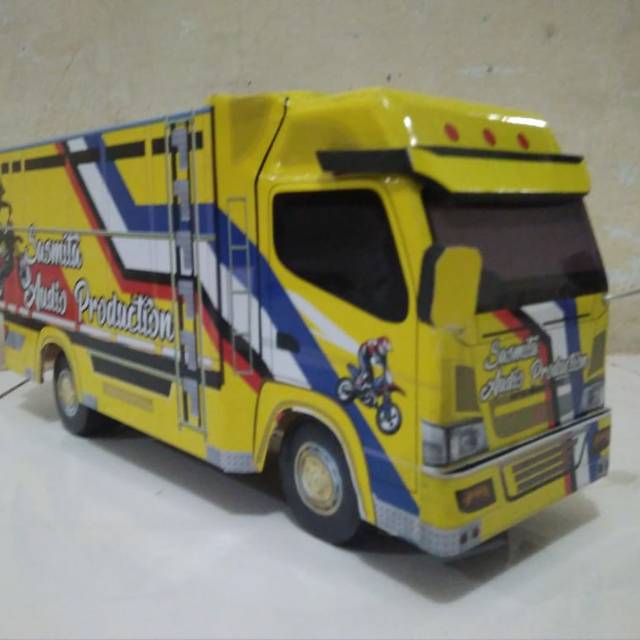 Miniatur Truk Kuning Full Sticker Shopee Indonesia