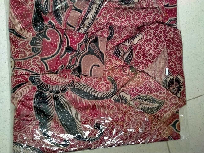 Batik Dianputri  Kemeja Batik Pria Lengan Panjang Motif Parang Bunga 3 Warna