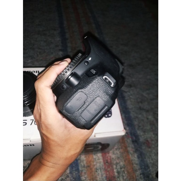 canon eos 700D