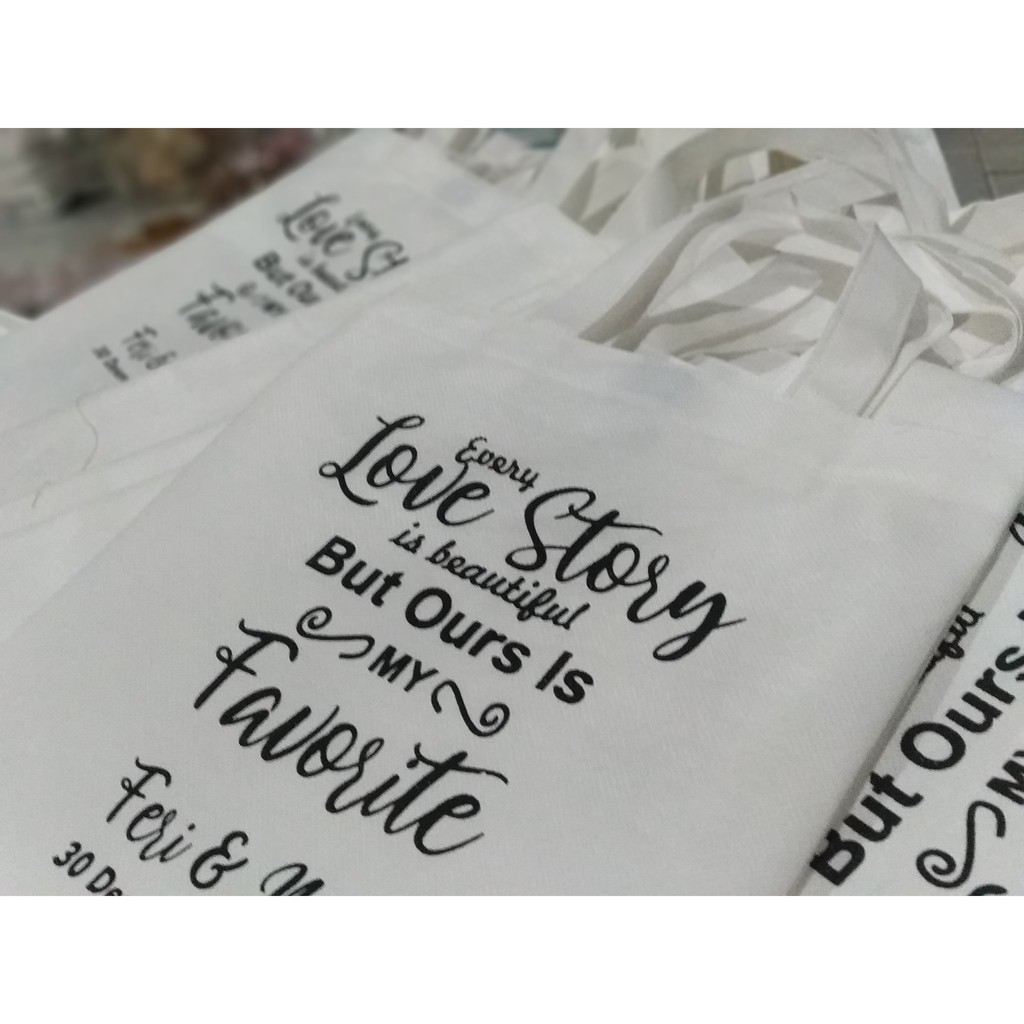 

Tas Souvenir Custom 22x30cm - Totebag Custom Spunbond 75gsm - Tas Souvenir Pernikahan - FREE Desain