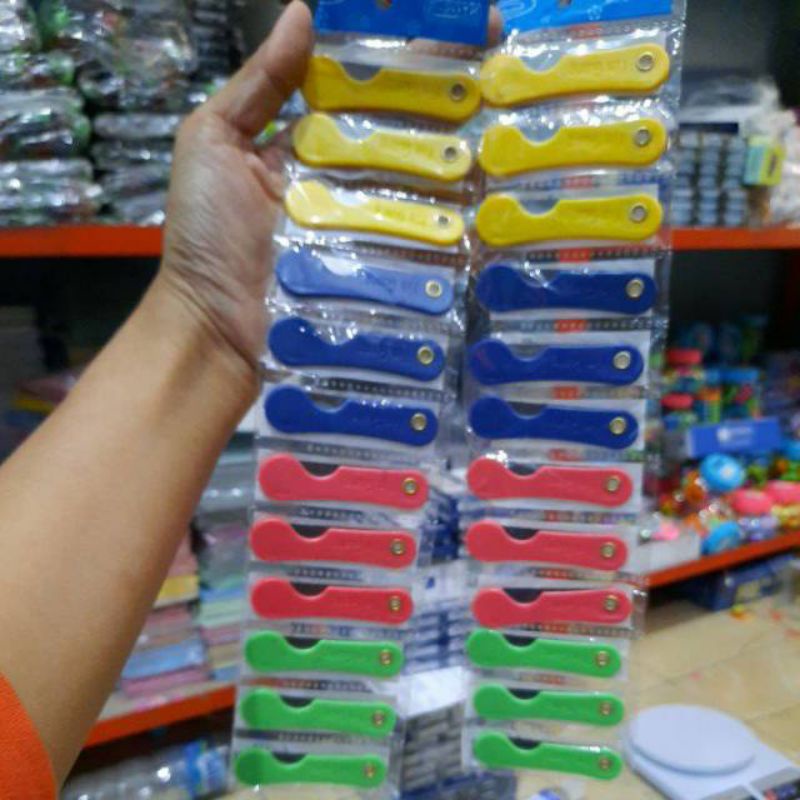 

1 renteng pisau lipat isi 12 pcs