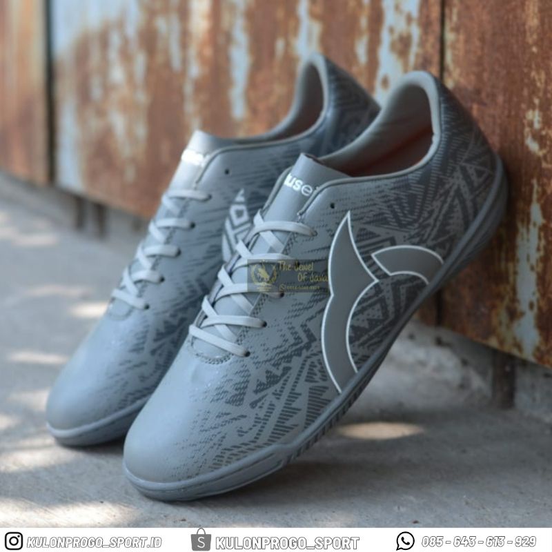 Sepatu Futsal Ortuseight Volt IN- Carbon