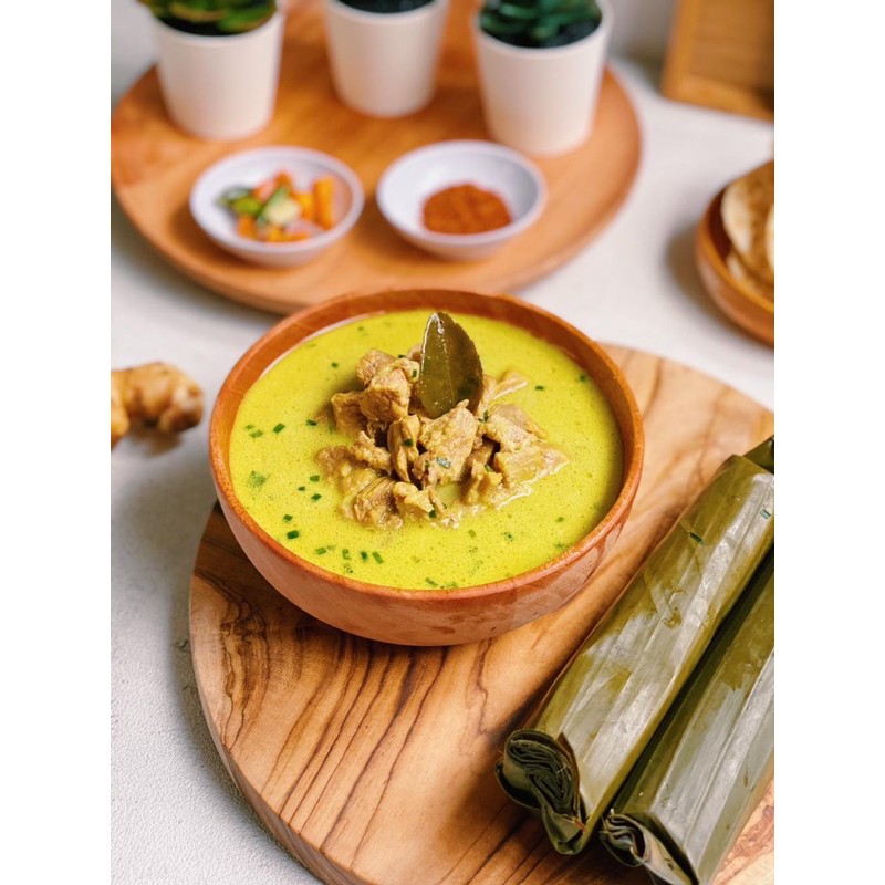 

Empal Gentong plus lontong