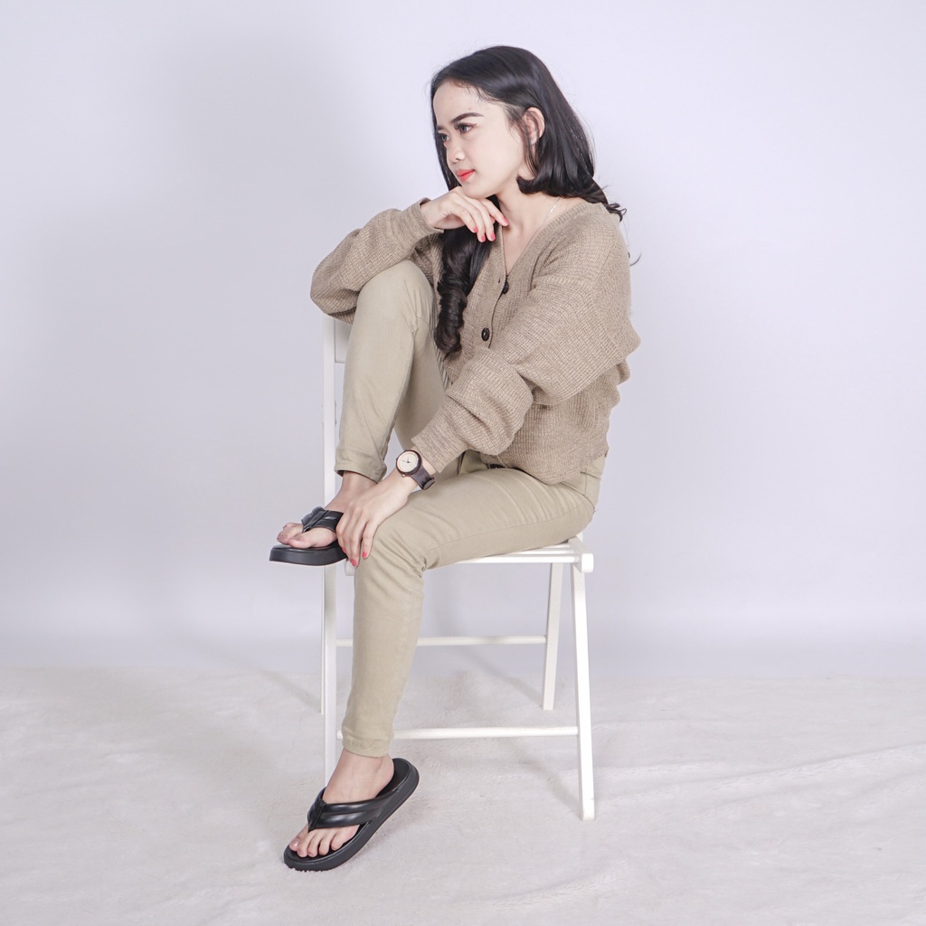 SARASARA YUK - Sandal Wanita Jepit Wedges Casual SARA SARA NORA Sendal Japit Cewek Platform Empuk Ringan Capit Tinggi 3cm  Size 36 37 38 39 40 Untuk Rumahan Warna Black Hitam Santai Premium Kekinian Terbaru Shoes Ori Original Mall Official Store