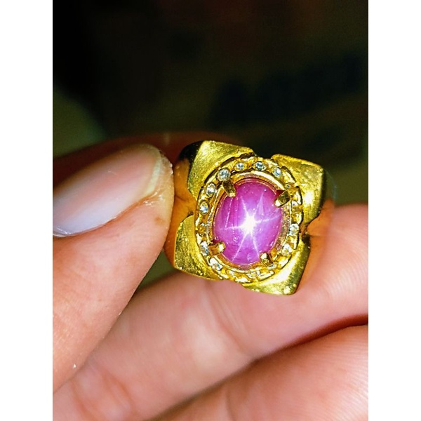 batu permata Ruby star
