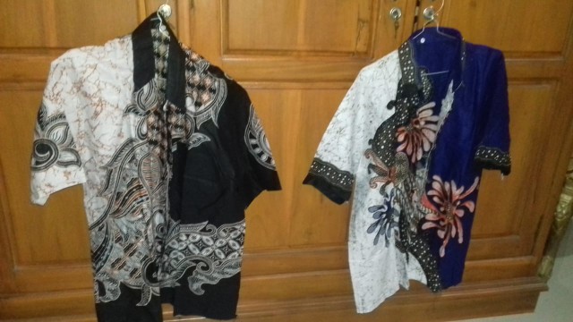 Hem Batik Kencana Hitam | Atasan Pria Batik Modern Batik Pria Motif New Sekar Warna Merah Pekalongan