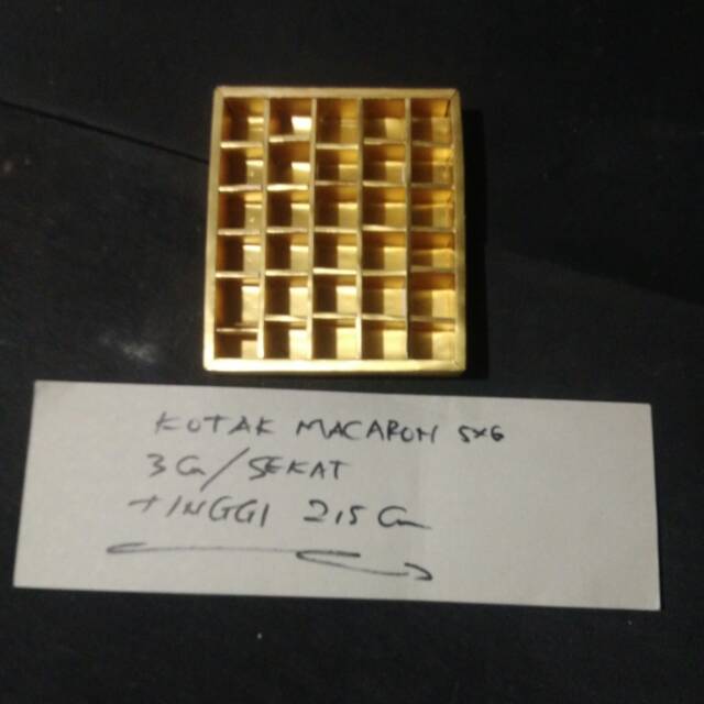 

new kotak macaron sekat 5x6 / sekat 30 uk. 3cm per sekat tinggi 2,5cm