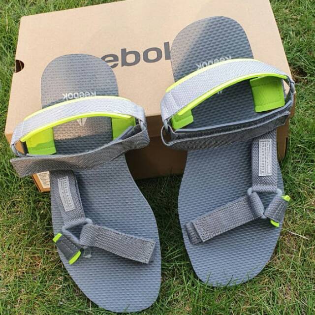 Sandal Gunung Reebok