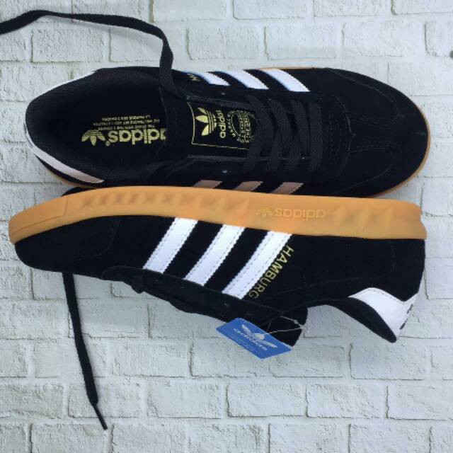 SPATU SNEAKERS