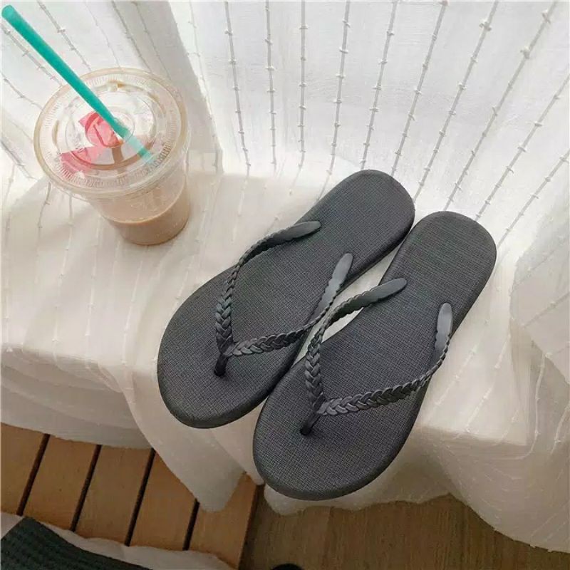 Sandal Jepit Polosan Flip-Flop Garuk