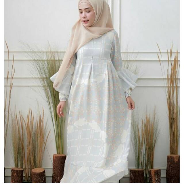 Belle dress wearing klamby