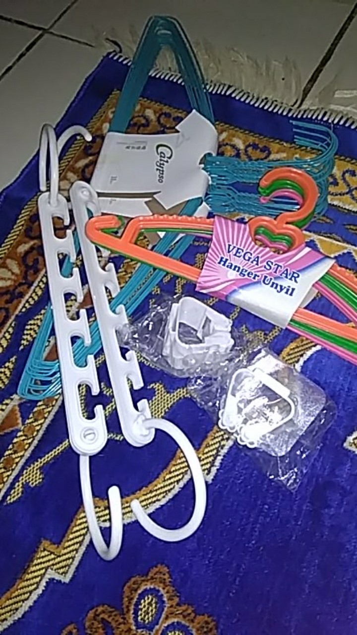 Gantungan Sapu Pel Serbaguna Tempel Dinding